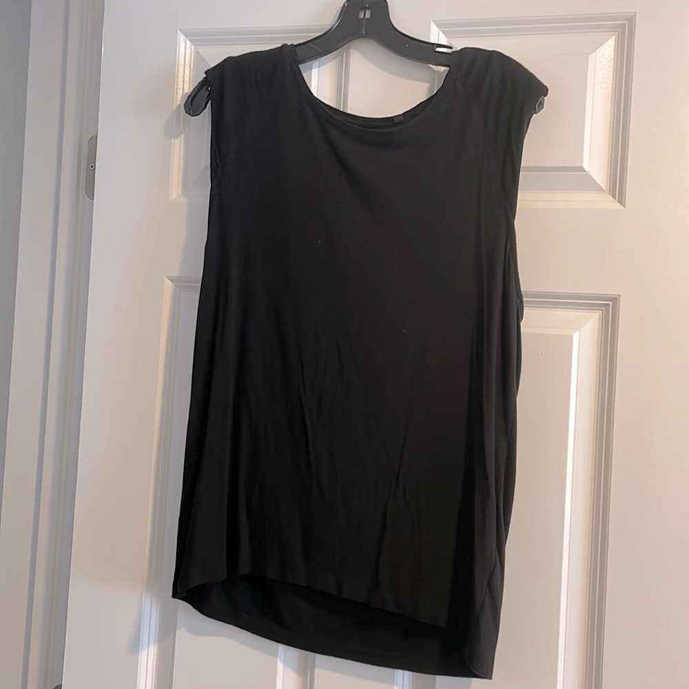 🖤 Guess padded shoulder tank